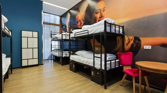 Hostelle Caters to Women | Kuzey Hollanda - Amsterdam - Bijlmermeer - Zuidoost