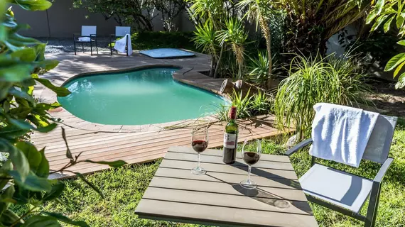 Le Petit Chateau Guest House | Western Cape (il) - West Coast DC - Drakenstein - Cape Town (ve civarı) - Cape Town - Durbanville