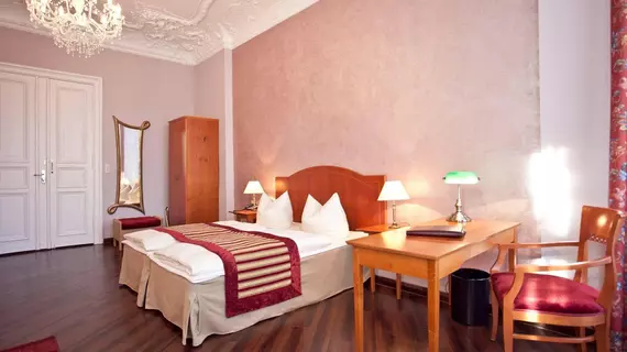 Kult Auberge | Berlin (ve civarı) - Tempelhof-Schoeneberg - Diplomatic Quarter - Batı Berlin Merkezi