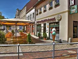 Hotel am Markt | Mecklenburg - Batı Pomerania - Mecklenburger Seenplatte - Altentreptow