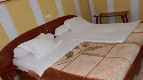 Hotel Santa Lucia | Yaounde