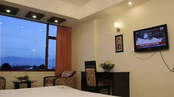 Hotel Softel Plaza | Uttarkand - Dehra Dun Bölgesi - Dehradun