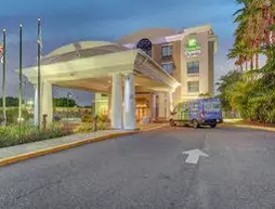 Holiday Inn Express Hotel & Suites Tampa -USF-Busch Gardens | Florida - Tampa (ve civarı) - Tampa