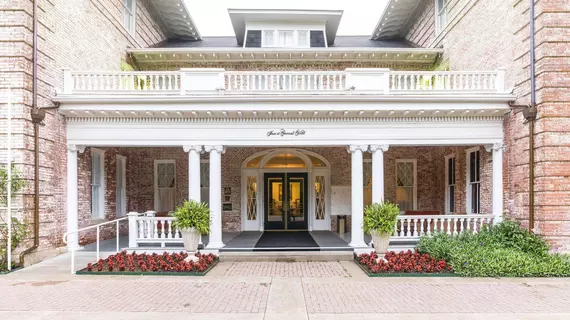 The Inn at Carnall Hall | Arkansas - Bentonville - Fayetteville (ve civarı) - Fayetteville