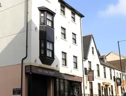 The BlueBell Hotel | Galler - Powys - Neath