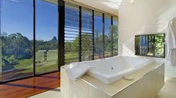 Glass On Glasshouse | Queensland - Glass House Mountains