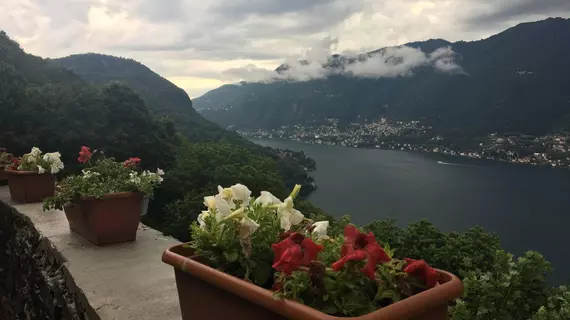 B&B Le Ortensie | Lombardy - Como (il) - Faggeto Lario