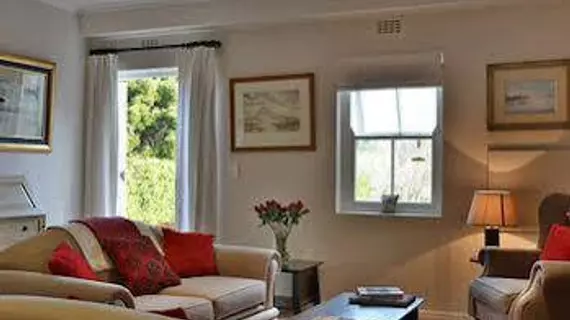 Majini Guest House | Western Cape (il) - West Coast DC - Drakenstein - Cape Town (ve civarı) - Cape Town