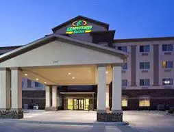 Expressway Suites Fargo