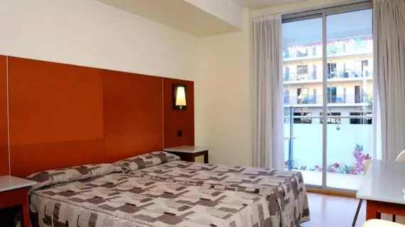 Hotel Oasis Plaza | Valencia Bölgesi - Alicante (vilayet) - Marina Baja - Benidorm