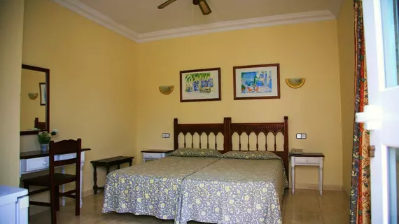 Hostal Villa Columbus | Balearic Adaları - Mayorka Adası - Calvia - Peguera