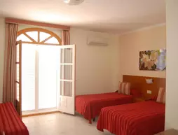 Hostal Mar Azul | Andalucia - Malaga İli - La Axarquía - Nerja - Nerja Kent Merkezi