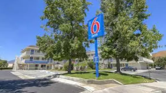 Motel 6 San Bernardino North | Kaliforniya - San Bernardino County - San Bernardino (ve civarı) - San Bernardino