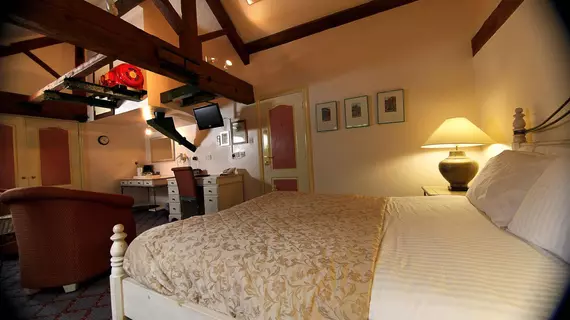 Donington Park Farmhouse Hotel | Derbyshire (kontluk) - Derby