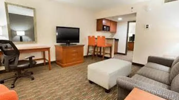 Drury Inn & Suites Creve Coeur | Missouri - St. Louis (ve civarı) - St. Louis