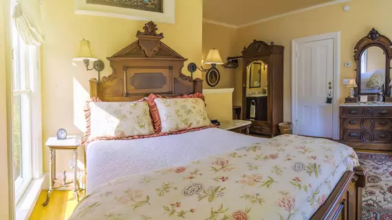 McCall House Bed and Breakfast | Oregon - Medford (ve civarı) - Ashland