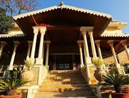 WelcomHeritage Windsor Lodge | Uttarkand - Almora (ve civarı) - Ranikhet