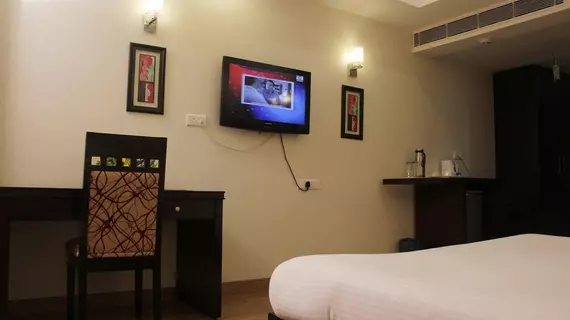 Hotel Softel Plaza | Uttarkand - Dehra Dun Bölgesi - Dehradun