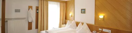 Hotel Alpenjuwel | Trentino-Alto Adige - Güney Tirol (il) - Curon Venosta