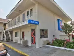 Motel 6 Sacramento - Old Sacramento North | Kaliforniya - Sacramento (ve civarı) - Sacramento