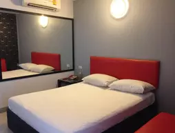 Natpob Sleep Station Motel | Chiang Rai İli - Chiang Rai - Wieng