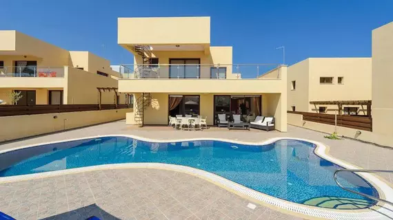 Mike and Lenos Tsoukkas Luxury Villas | Kıbrıs - Mağusa