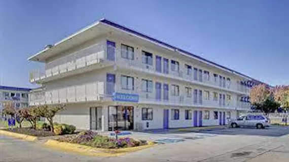 Motel 6 Washington Dc Capitol | Maryland - College Park (ve civarı) - Capitol Heights