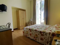 Hotel Petit Royal | Liguria - Imperia (il) - Ospedaletti