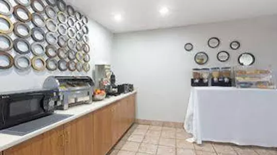 Microtel Inn & Suites by Wyndham Brunswick | Georgia - Brunswick (ve civarı) - Brunswick