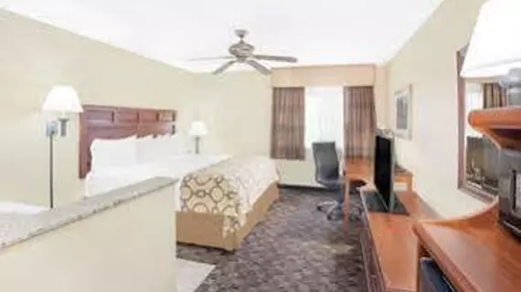 Baymont Inn and Suites Mt. Pleasant | Michigan - Mount Pleasant (ve civarı) - Mount Pleasant