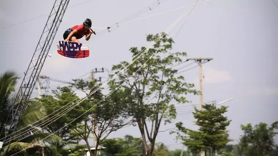 Hotel RIDE 'n Lazy @ THAI WAKE PARK | Roi Et (ili) - Pathum Rat - Lam Luk Ka