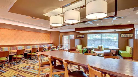 Fairfield Inn & Suites Nashville MetroCenter | Tennessee - Nashville-Davidson - Nashville (ve civarı) - Nashville