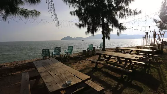 Rockbund Fishing Chalet | Perak - Lumut