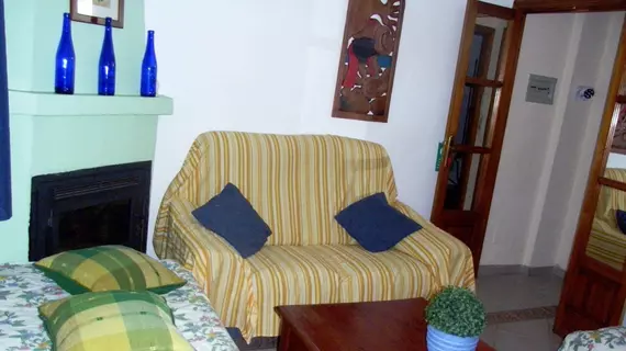 Hostal Dianes | Andalucia - Malaga İli - La Axarquía - Nerja - Nerja Kent Merkezi