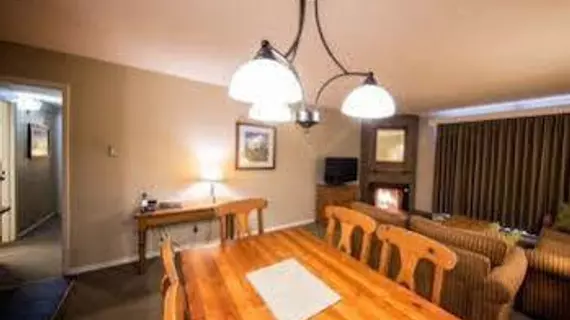 Tantalus Resort Lodge | Britanya Kolombiyası - Whistler - Whistler Village