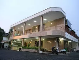 Hotel Aloha Malang | Doğu Cava - Malang