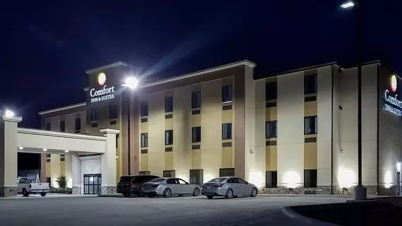 Comfort Inn and 38 Suites | Kansas - Independence (ve civarı) - Independence