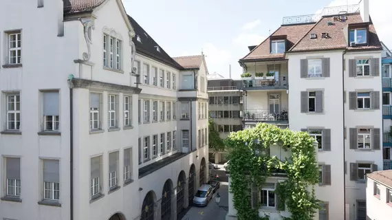 Paradeplatz Apartment by Airhome | Zürih Kantonu - Zürih (ve civarı) - Zurich City Center - Old Town