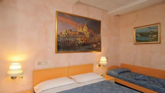 Hotel Veronese | Liguria - Cenova (il) - Ponente - Cenova (ve civarı) - Cenova - Cenova Tarih Merkezi