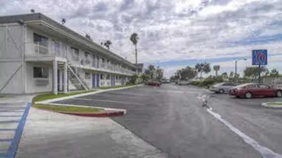 Motel 6 Los Angeles - Baldwin Park | Kaliforniya - Los Angeles County - San Gabriel Valley