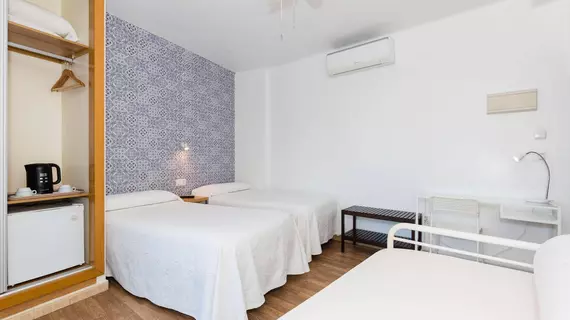 Hostal Guadalupe | Andalucia - Malaga İli - Torremolinos