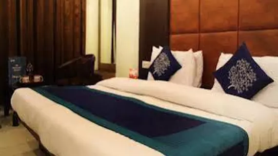 OYO Rooms Revolving Restaurant Mussoorie | Uttarkand - Dehra Dun Bölgesi - Dehradun - Mussoorie