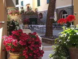 Hotel Souvenir | Liguria - La Spezia (il) - Monterosso al Mare - Borgo Antico Tarihi Kent Merkezi