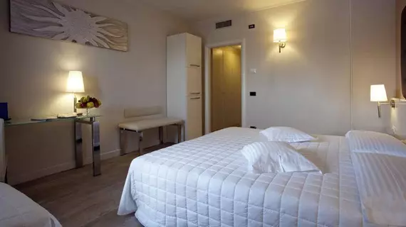 Hotel Desenzano | Lombardy - Brescia (il) - Desenzano del Garda