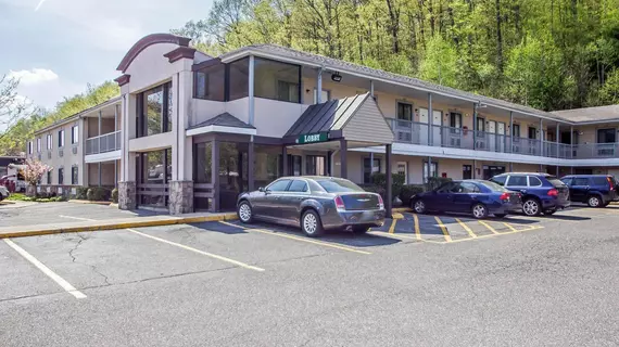 Rodeway Inn and Suites | Connecticut - Torrington (ve civarı) - Torrington