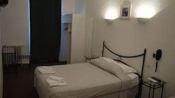 Hôtel Portalet | Provence - Alpes - Cote d'Azur - Var - Toulon - Hyeres (ve civarı) - Hyeres - Hyères Kent Merkezi