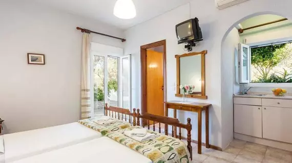 Pefkos Studios | Tesalya - Skopelos