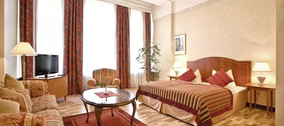 Kult Auberge | Berlin (ve civarı) - Tempelhof-Schoeneberg - Diplomatic Quarter - Batı Berlin Merkezi