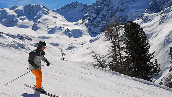 Hotel Alpenjuwel | Trentino-Alto Adige - Güney Tirol (il) - Curon Venosta