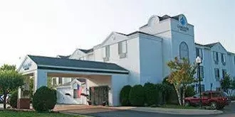 Charlevoix Inn & Suites